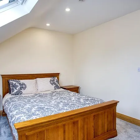 Hart Luxury Home, Hottub Sauna & Games Bar *